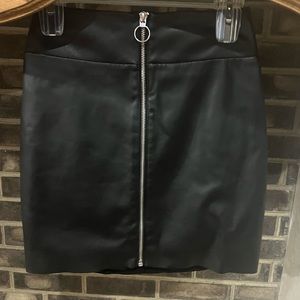 Express Skirt| Color:Black| Size:0